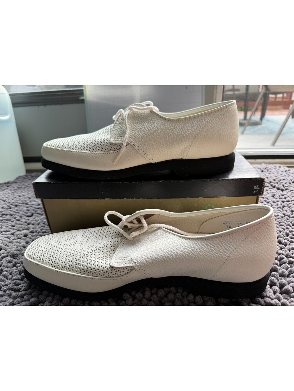 1960s MOD White Leather CUTOUTS Oxford Shoe SEARS CREPE SOLE